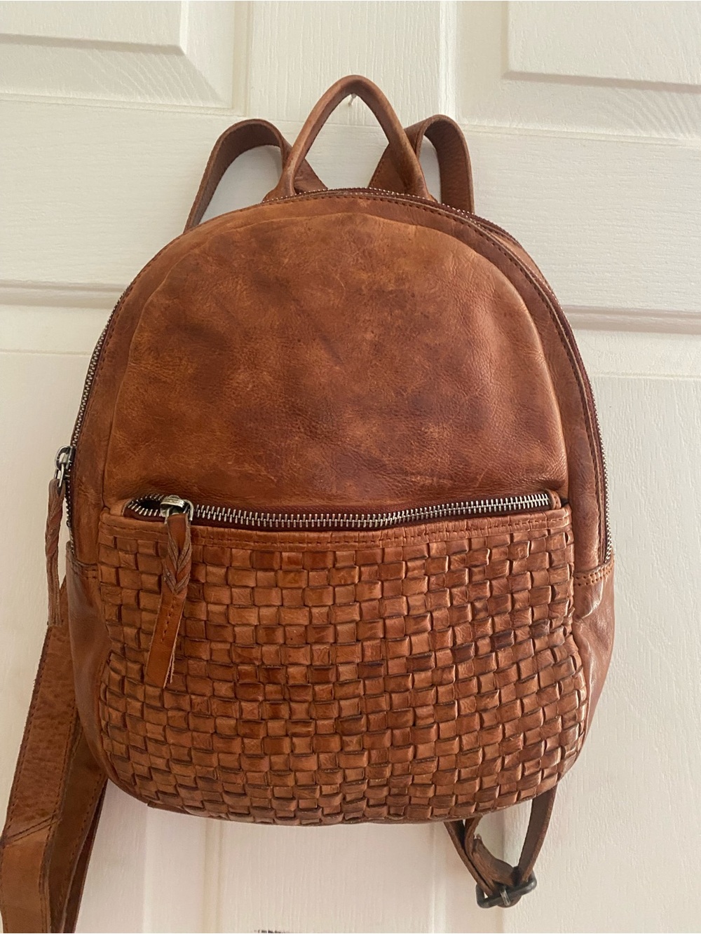 Vilenca Holland Women's Brown
Genuine Leather Woven Backpack